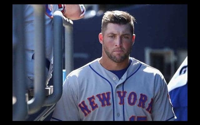 【MLB】野球転向の元NFLスター“宇野ヘディング”ばりの珍プレー　米同情「痛っ」