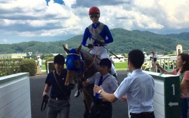 土曜福島６Ｒ新馬はエスポワールシチー産駒のホールドユアハンドがＶ