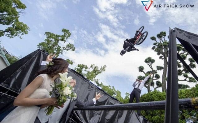 あなたの結婚式に『二輪の祝福』を！ AIR TRICK SHOW “Two rings celebration”