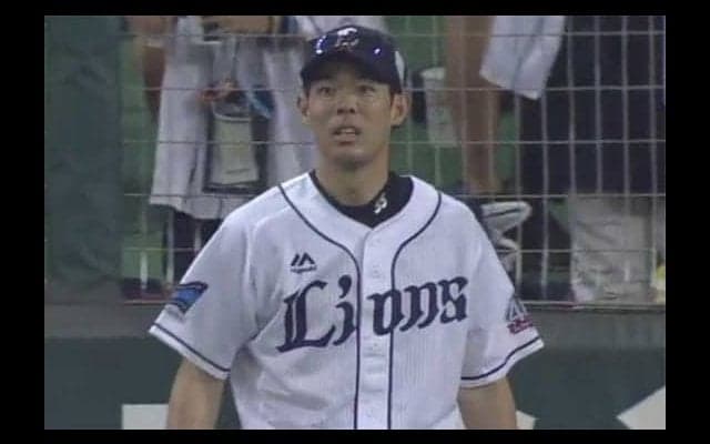 西武・秋山が驚愕のスパイダーマンキャッチ！　フェンス直撃二塁打を“強奪”