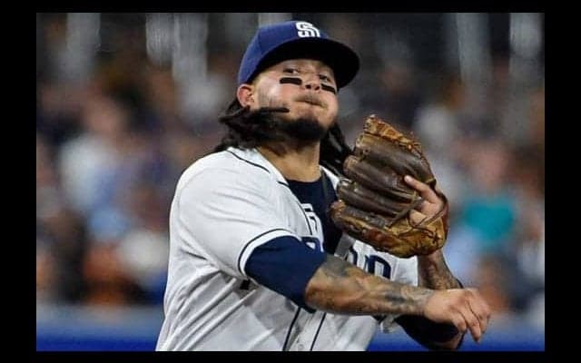 【MLB】「なんて伝説だ！」パドレス遊撃手が見せた驚愕“スピンスロー”が「美しい」