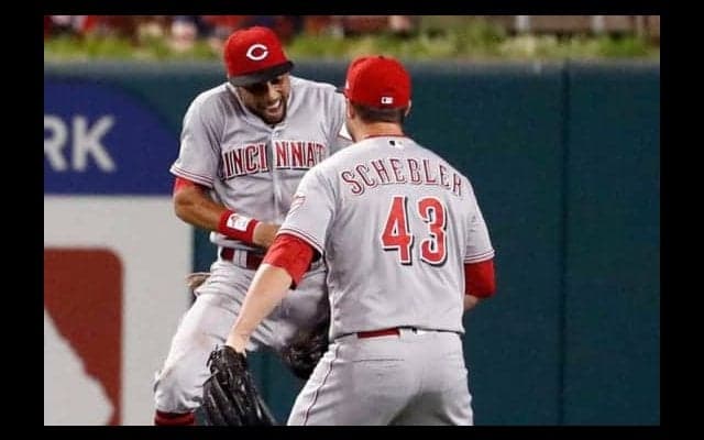 【MLB】レ軍外野手が本塁打強奪のスパイダーキャッチ　敵軍白旗「最高のセンター」