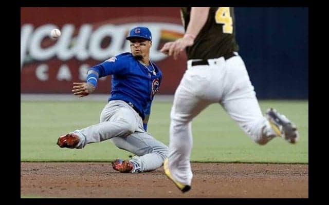 【MLB】カブス名手が見せたダイブ→“回転トス”に米ファン歓喜　「バエスは神だ」