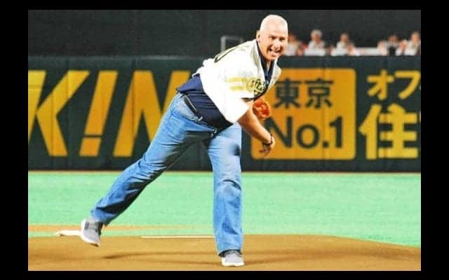 ダイエー時代の守護神ペドラザが始球式　「ボクの心は常に福岡にある」