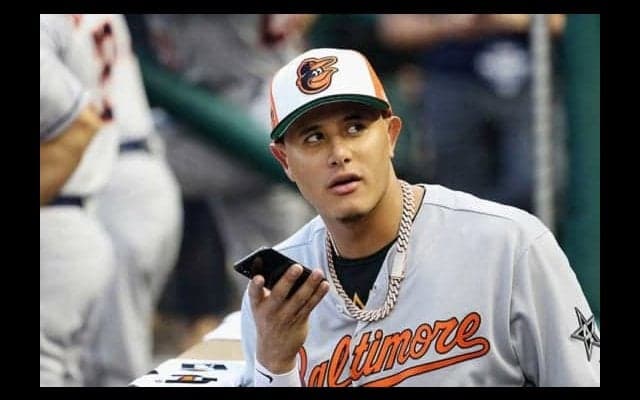 【MLBオールスター】トレード確実視のマチャドが試合中に驚きの記念撮影　相手は未来の同僚!?