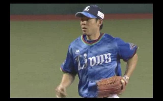 これぞGG賞4度受賞の超美技　西武・秋山フェンス激突のジャンピングキャッチ