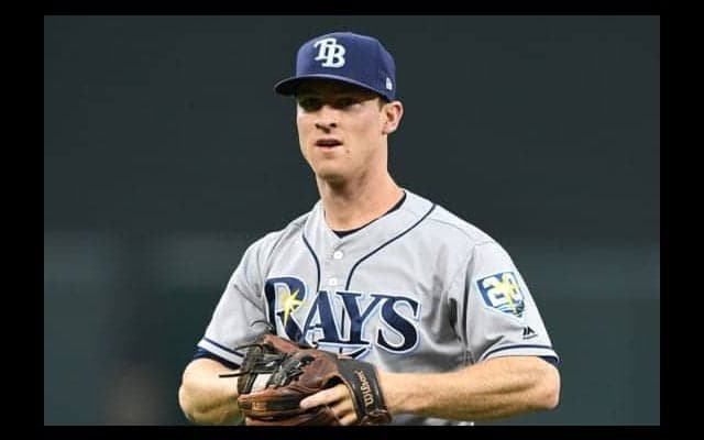 【MLB】レイズ内野手が見せた“右手不要”一塁送球が話題に　米喝采「これぞプロ！」