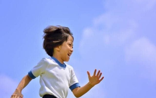 スポーツ教室に通っていない子どものほうが、運動能力が高い？