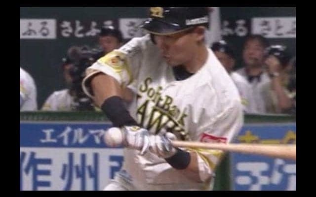 \"秘打\"グリップエンド？　ホークス中村晃がまさかの一打でタイムリー