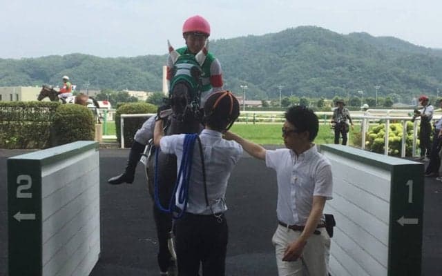 土曜福島６Ｒ新馬はルメッサージュが逃げ切る