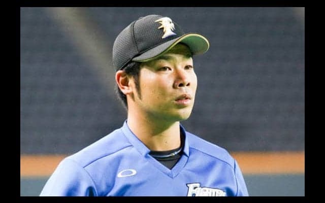 日ハム近藤がスーパーキャッチ　猛ダッシュ→ためらいなくフェンスへダイブ