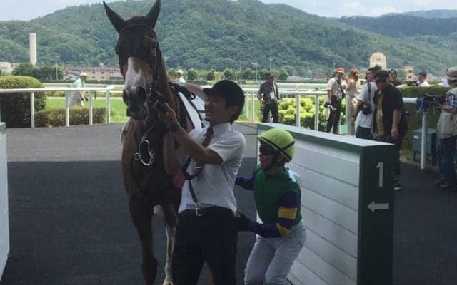 日曜福島５Ｒ新馬はメジロドーベルの孫・ポリアンサが差し切る