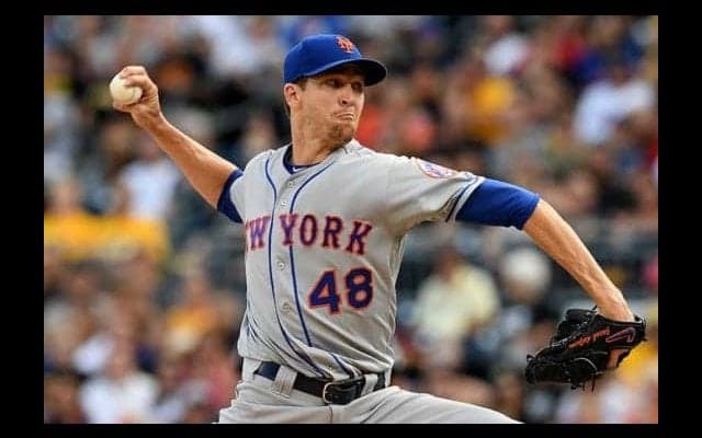 【MLB】「左から右に走る156キロ」!?　防御率1.82のデグロムが投じた1球がすごい