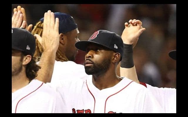 【MLB】スーパーマンより優秀!?　レ軍外野手が衝撃の後方ダイブ捕球「えげつない」