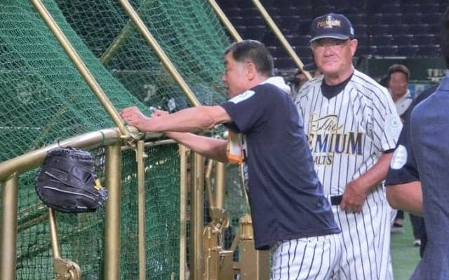 78歳の張本勲氏がサントリードリームマッチで右前打　大歓声に満面の笑顔