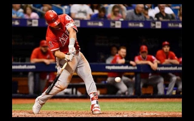 【MLB】“天井”直撃する驚異の150M弾!?　大谷同僚トラウトが放った「ヤバい」一発