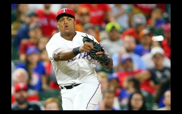 【MLB】これぞ“鬼肩”　39歳の名三塁手ベルトレ、ダイブ→一塁へ尻もちダイレクト送球