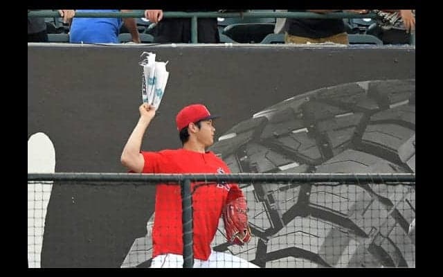 大谷翔平の“ブルペン入り”をMLB公式も速報「オオタニが投げた…タオルで」