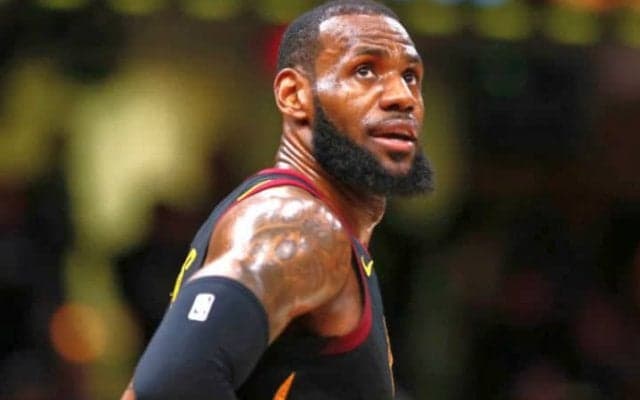 レブロン・ジェームズがレイカーズでも23番を着用するために取った行動とは？