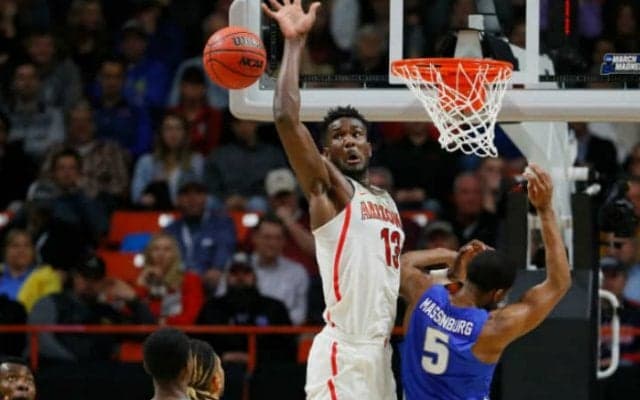 強心臓ルーキーのディアンドレ・エイトン、ジョエル・エンビードを絵で挑発