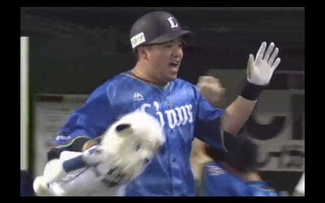 西武山川、起死回生の34号同点ソロ！　1点ビハインドの8回に3戦連発のアーチ