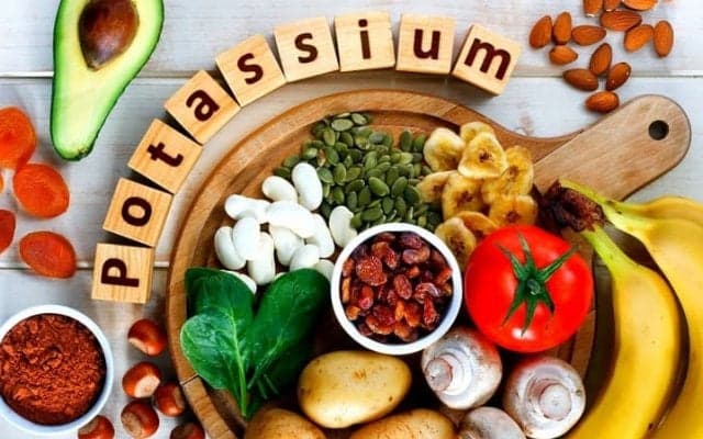 夏のむくみに効果的な食べ物