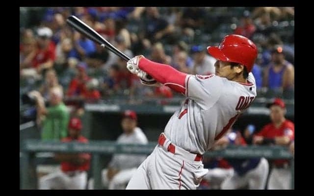 【MLB】大谷翔平が体を反らして豪快13号　解説もビックリ「あそこまで打ち上げた」