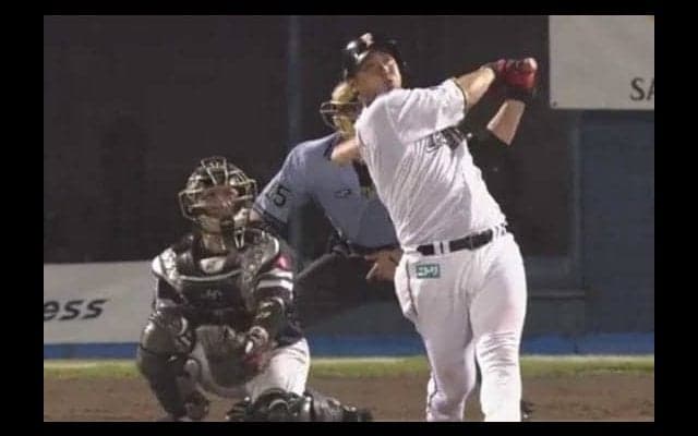 祝・大阪桐蔭春夏連覇！　OBの日本ハム中田、祝砲22号ソロを放つ