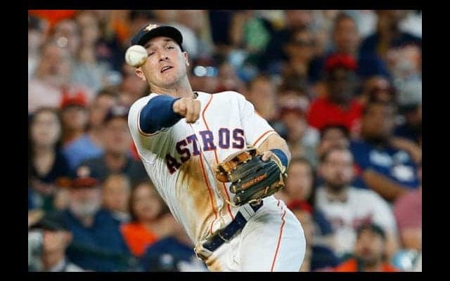 【MLB】「どちらもとんでもない」“曲芸”打法→素手キャッチ＆スローの連続妙技に米興奮