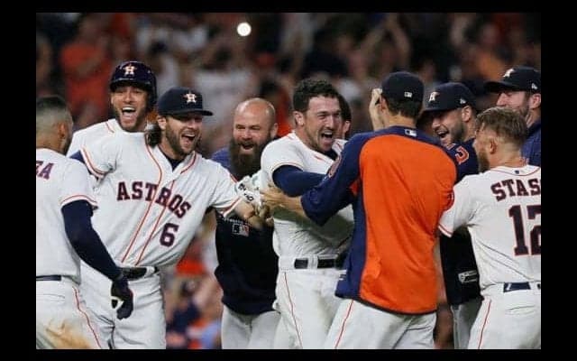 【MLB】完全無視はもう古い!?　アストロズが“全員ガン見”の新本塁打祝福法を披露