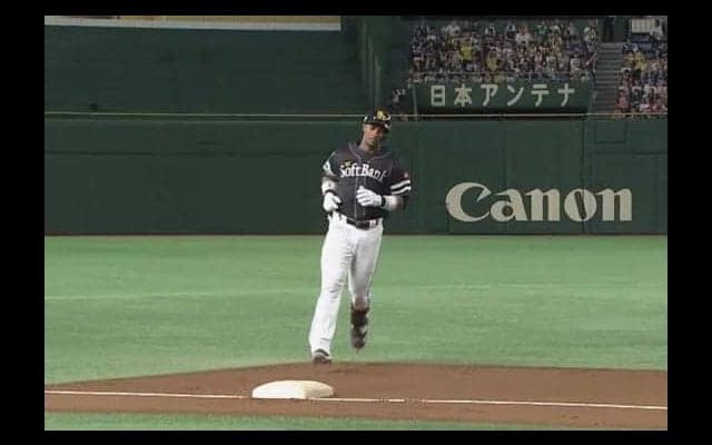 鷹に救世主!?　グラシアルの2本塁打で2位ハムに0.5ゲーム差「諦めていない」