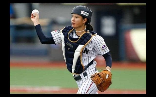 【女子W杯】洞察力、配球、強肩、決勝打…日本を決勝に導いた捕手・船越を支える「余裕」