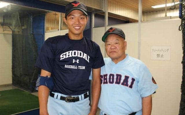 横浜商大の大型新人・飯田琉斗が150km/h！佐々木正雄監督と最後の下克上へ【神奈川大学野球】
