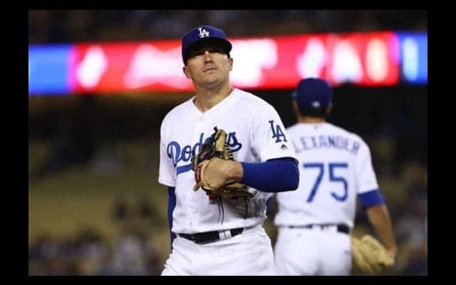 【MLB】首位攻防戦での美技に拍手喝采　横っ飛び捕球→ローリング送球「キケェェェ」