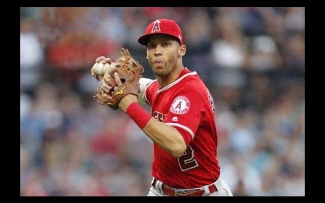 【MLB】「シモンズは神」-メジャーNO1遊撃手が背走→ほぼレフトでスーパーキャッチ