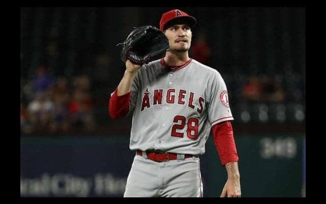 【MLB】「どうやって？？」　エ軍左腕の“超ロングバックトス”に称賛の声「素晴らしい」