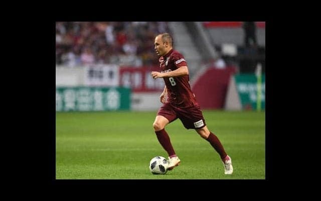 イニエスタがプレーで伝えている「バルサにあって日本にないもの」