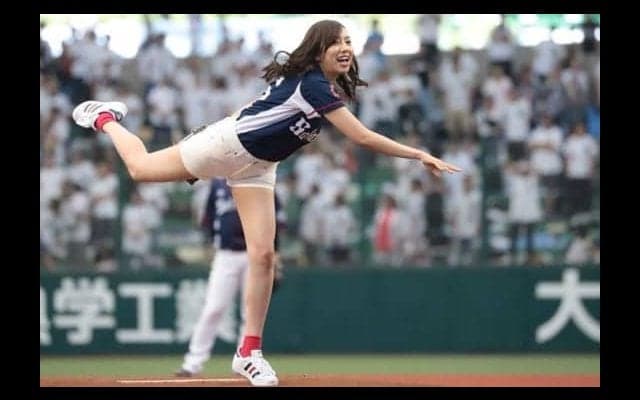 乃木坂46・新内眞衣さんがメットライフドームで始球式　凱旋登板に笑顔