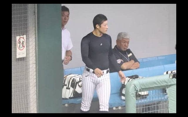 【侍U-18代表】吉田輝星「嬉しかった」　金足農・中泉監督のサプライズ訪問に表情綻ぶ