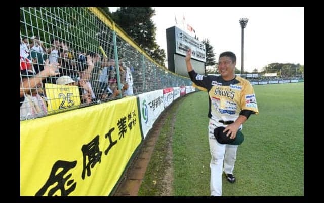男・村田が涙で引退表明も再会を約束　「またいつか笑顔で会えることを」