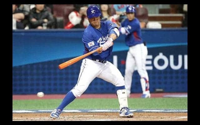 韓国プロ野球の強打者が“ノールック背面バット投げ”　全米を驚かせる!?