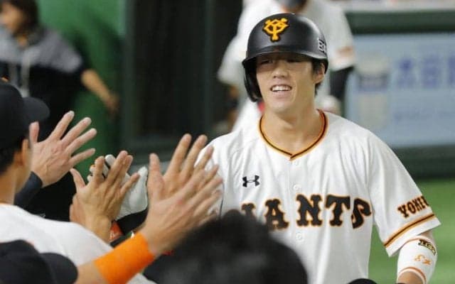 プロ2号弾＆プロ初の4安打！読売巨人・重信が東京ドームで大暴れ！