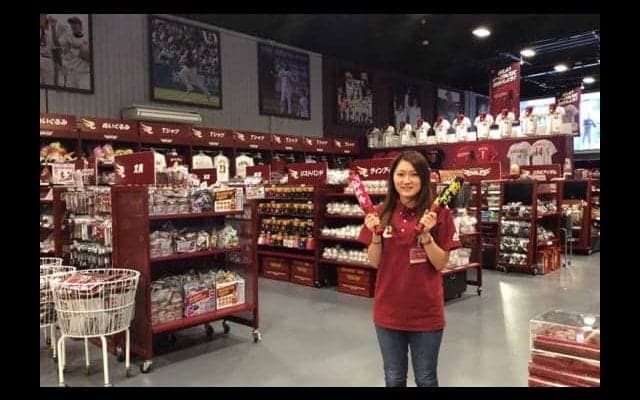 【パ・リーグお仕事名鑑】空っぽの棚がやる気の源--楽天グッズ担当5年目・元バドミントン女子の挑戦