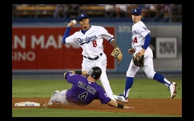 【MLB】マチャドまた“鬼肩”　スライディング→ターン→ノーステップで矢のような送球