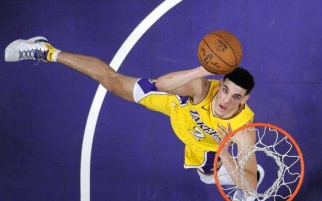 レイカーズのロンゾ・ボール、手術したひざの影響でキャンプ初日の練習試合を回避