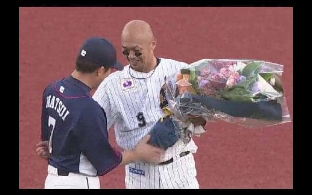 ロッテ福浦が2000安打達成　地元ファン、同期の西武・松井の前で鮮やか二塁打