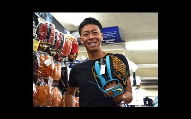 「鉄人」という看板を掲げた職人。グラブを全国に送る半端ない気持ち