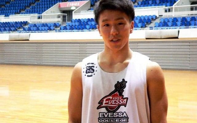 バスケの専門校でBリーグを目指す跡部遥規、20歳の挑戦「すべての面でプロに」