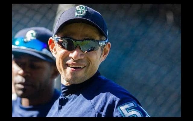 【MLB】イチローが枕対決で俊敏さ披露　敵マスコットへの鋭い一撃に同僚カノも大喜び