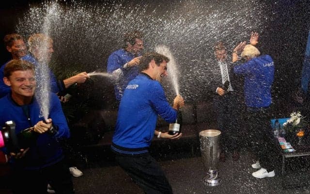 フェデラー「本当に素晴らしく新鮮だった」、初参戦ジョコビッチらと勝利後のシャンパンファイト[レーバー・カップ]